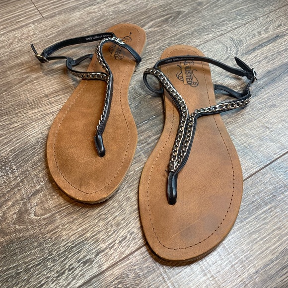 Unlisted Shoes | Unlisted Sandals with Silver Link Design Size 10, Minor Wear | Color: Black/Silver | Size: 10 | Susanhayeslane's Closet
